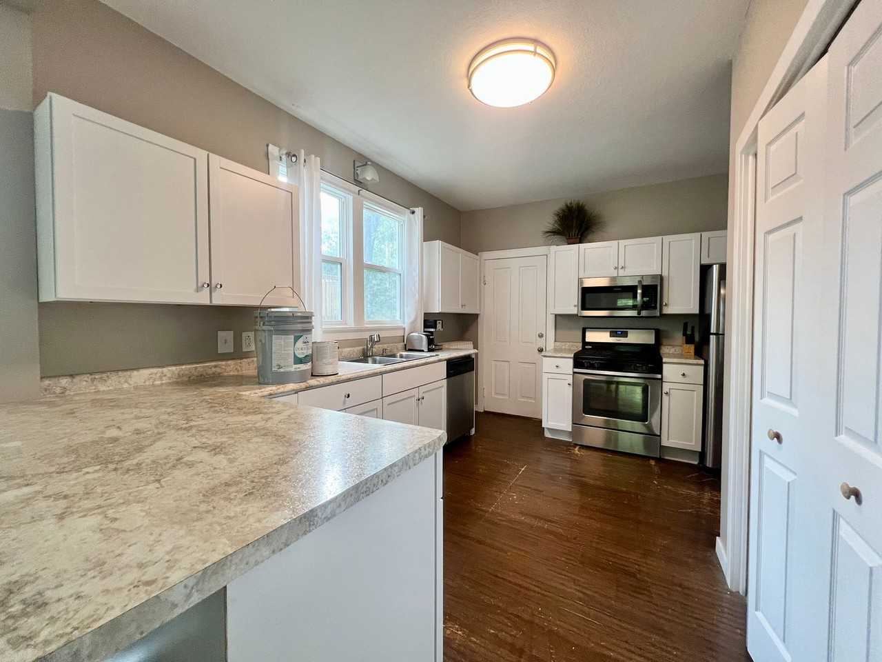 824 Center St W - Photo 7 of 15