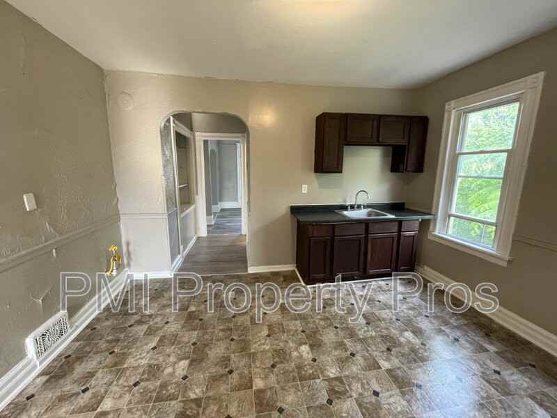 2621 N 23rd St - Photo 3 of 13