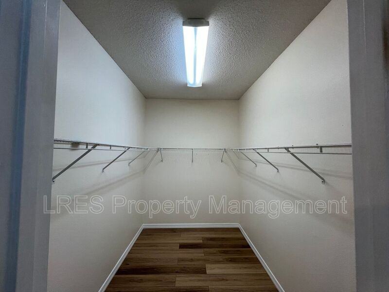 1605 Slash Pine Pl - Photo 4 of 35