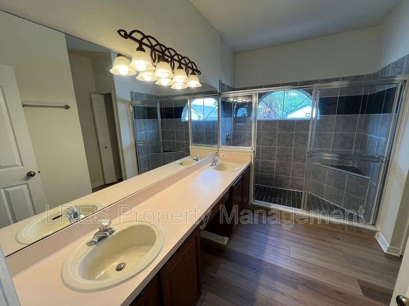1605 Slash Pine Pl - Photo 5 of 35