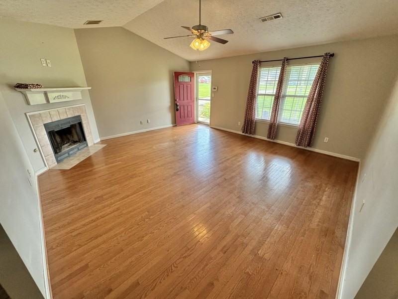 2237 Ross Ln - Photo 4 of 22