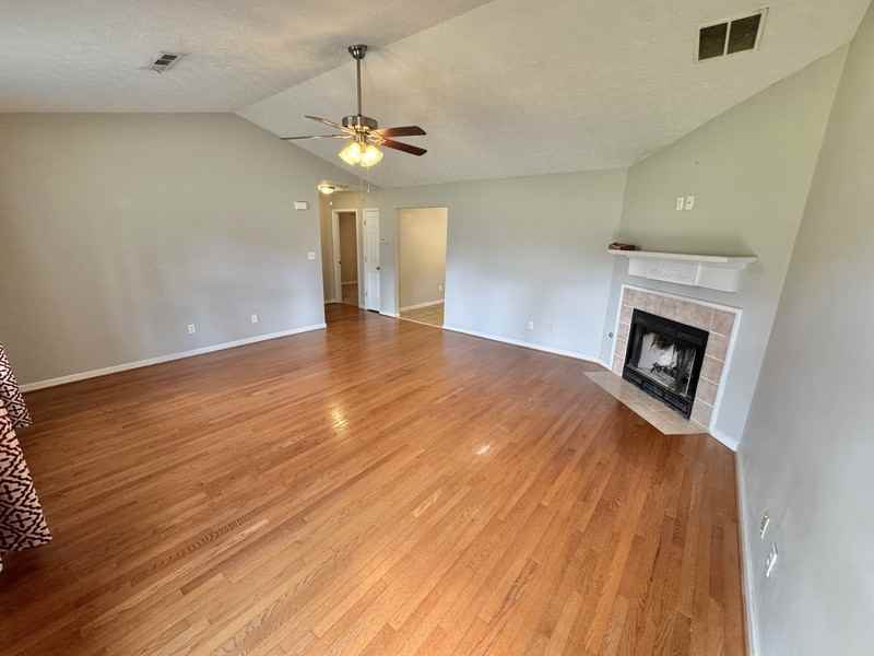2237 Ross Ln - Photo 5 of 22