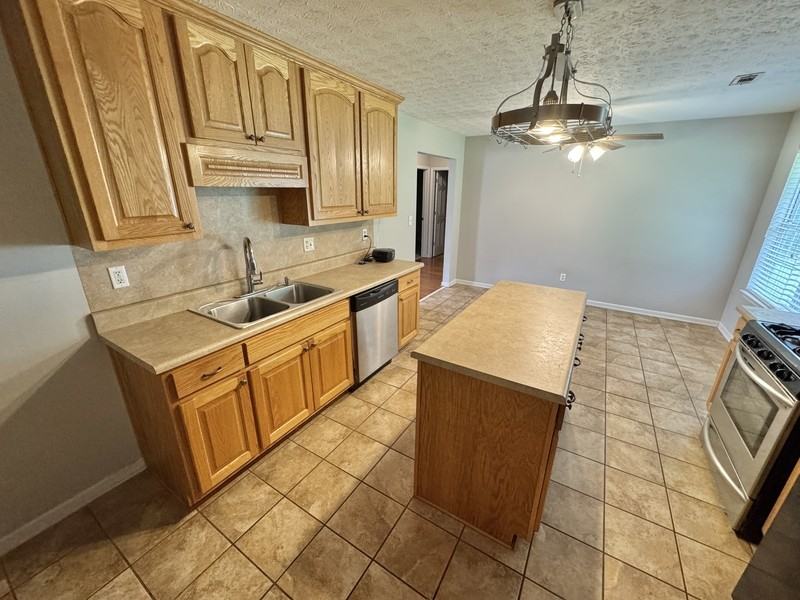 2237 Ross Ln - Photo 6 of 22