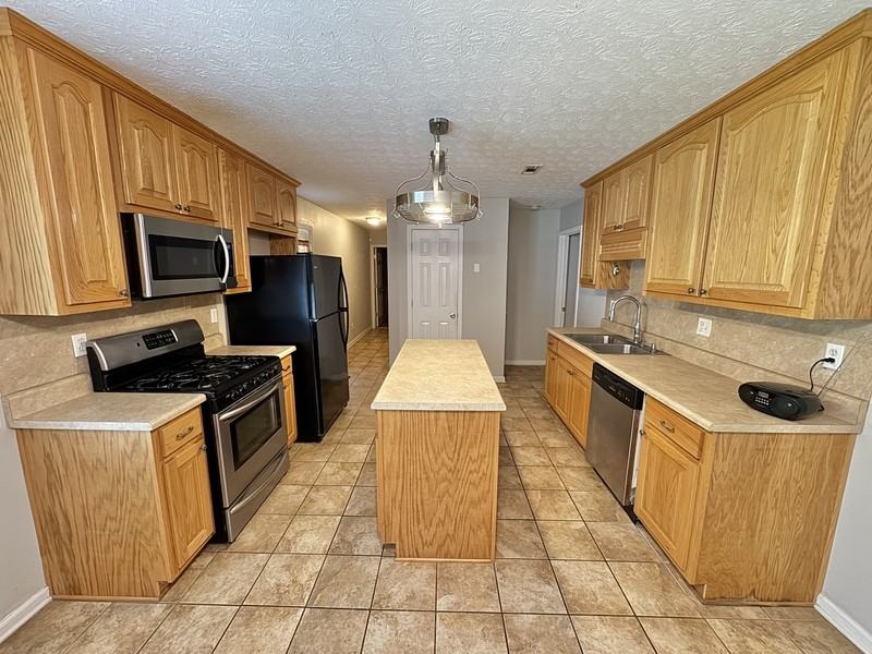 2237 Ross Ln - Photo 7 of 22