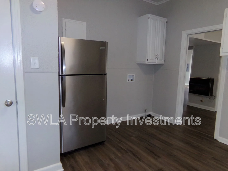 222 E Thomas St - Photo 3 of 9