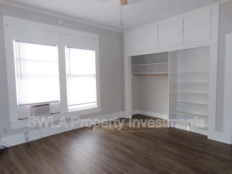 222 E Thomas St - Photo 7 of 9