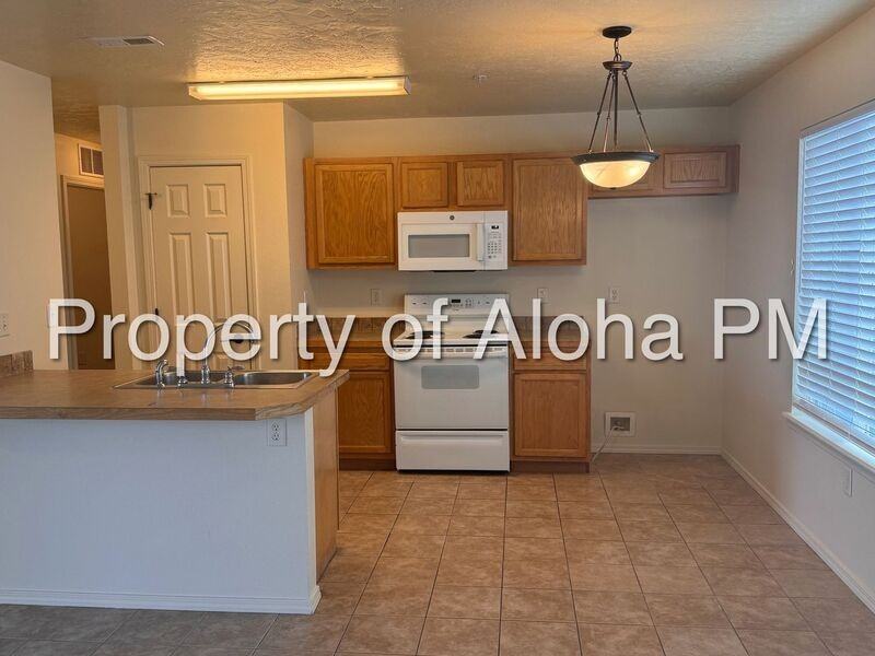 1043 W Pine Ave #3 - Photo 4 of 16