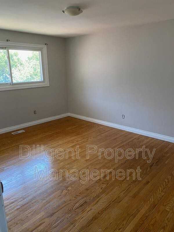 1326 Hopewell Ave #1 - Photo 4 of 49