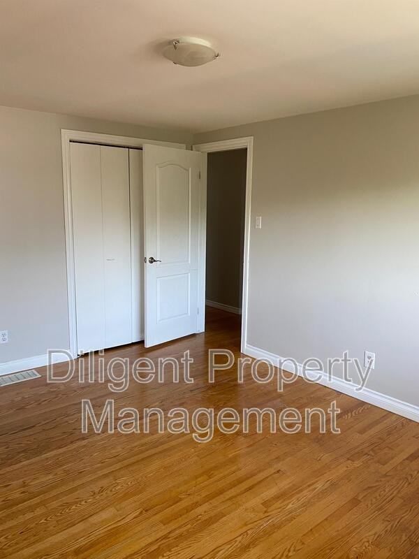 1326 Hopewell Ave #1 - Photo 5 of 49