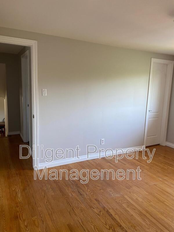 1326 Hopewell Ave #1 - Photo 6 of 49