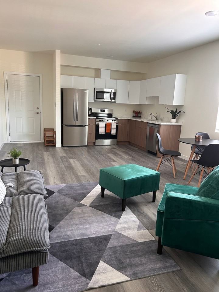 Lakewood Station - Photo 4 of 6