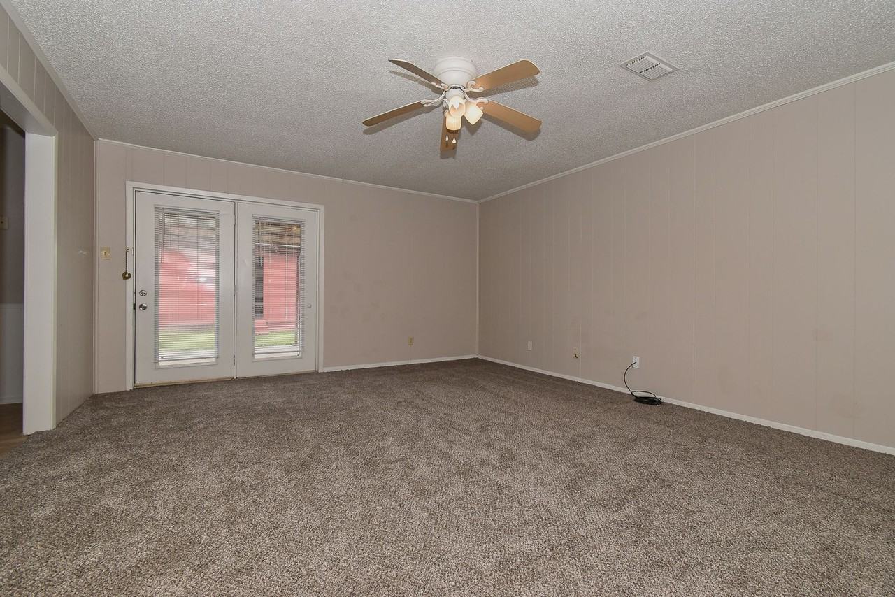 3117 Chaparral Dr - Photo 4 of 37