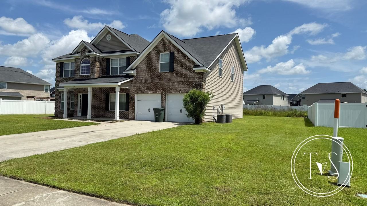 639 Red Oak Ln - Photo 4 of 34