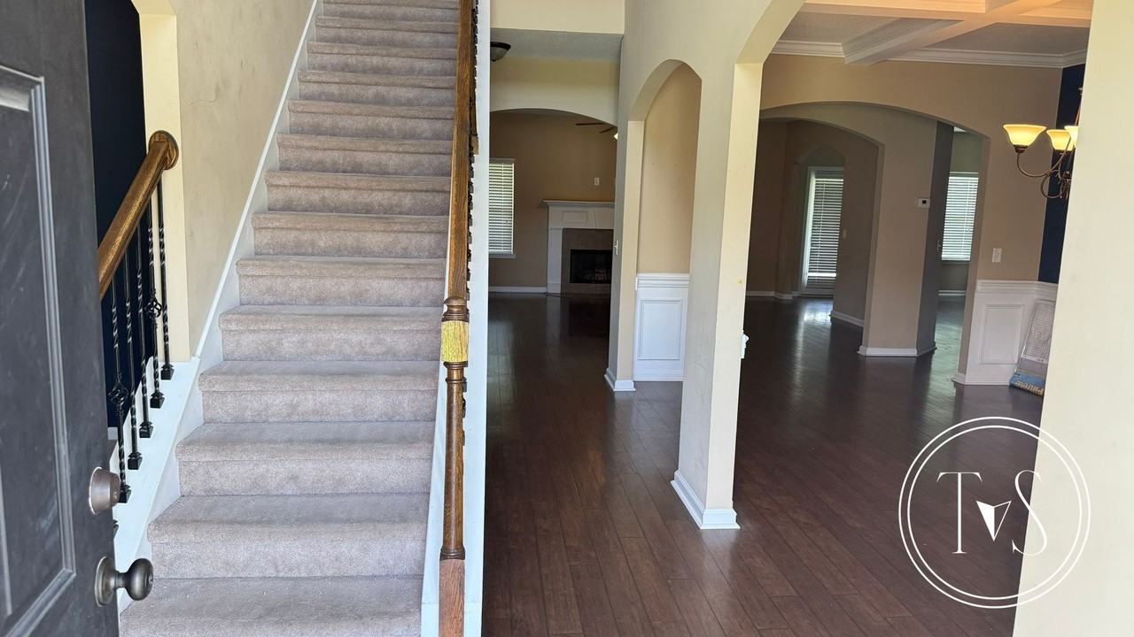 639 Red Oak Ln - Photo 5 of 34