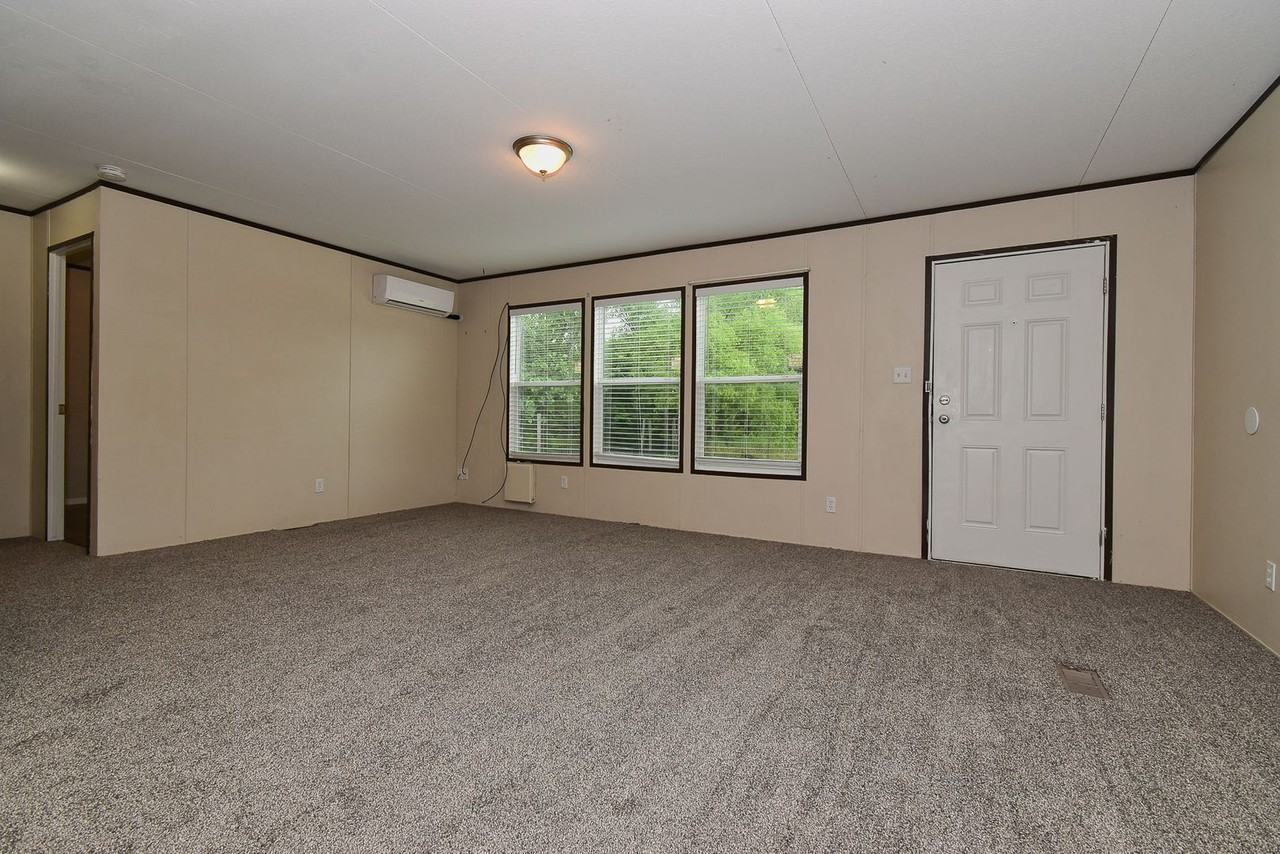 550 Quail Run Cir - Photo 4 of 24