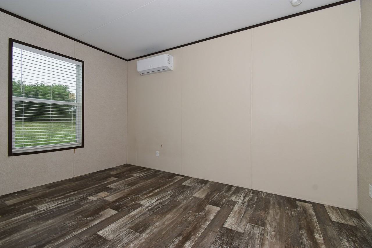 550 Quail Run Cir - Photo 7 of 24