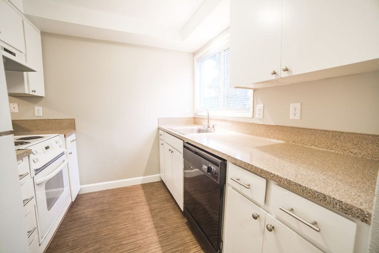#329 MAPLE VIEW APARTMENTS - Photo 4 of 13