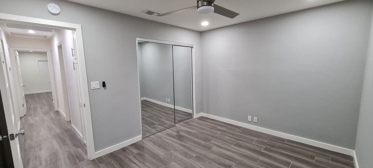 1433 W Almond Ave - Photo 4 of 22