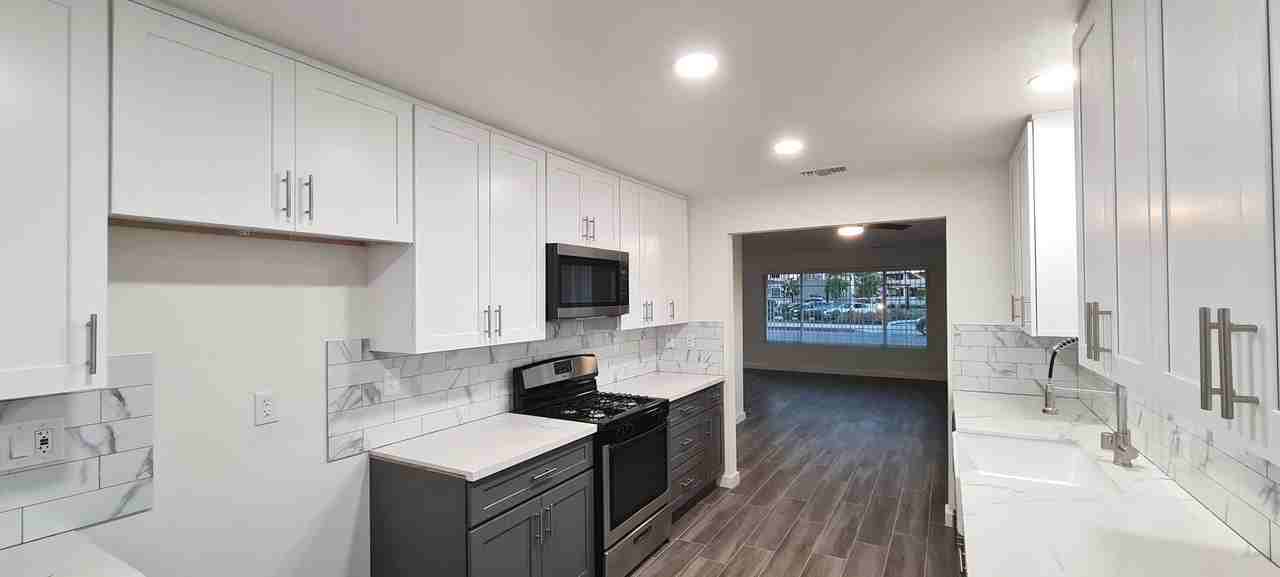 1433 W Almond Ave - Photo 7 of 22