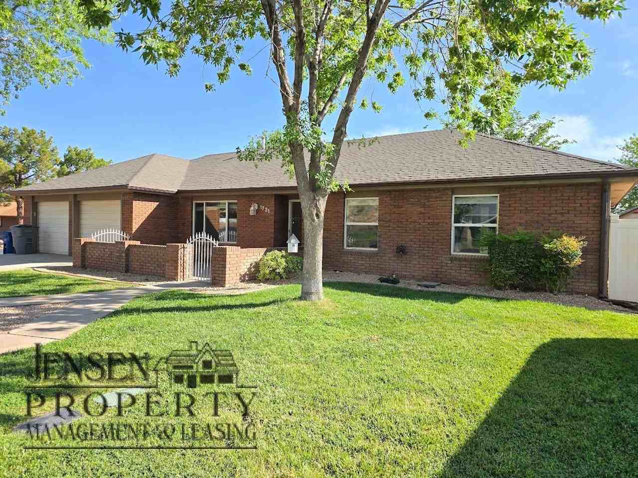 1731 Maplewood Way - Photo 3 of 33