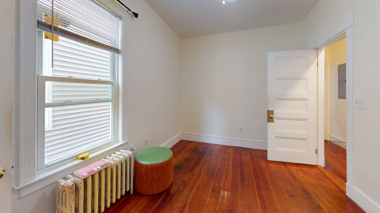 19 Newport St, Boston, MA 02125 - Photo 3 of 37