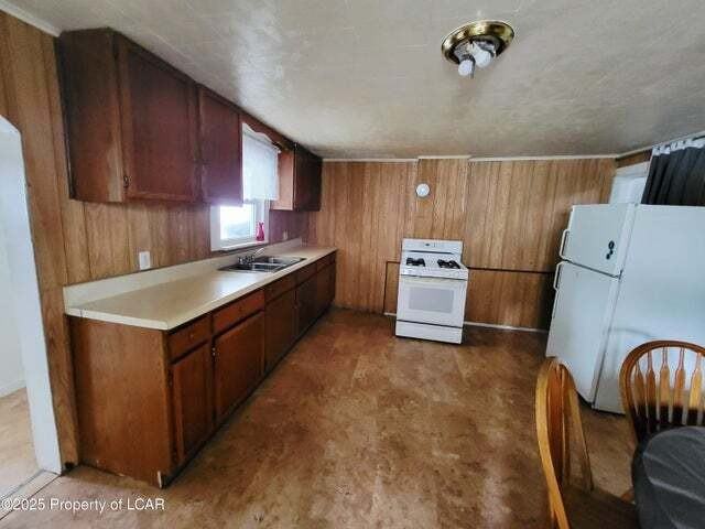 779 Main St - Photo 2 of 10