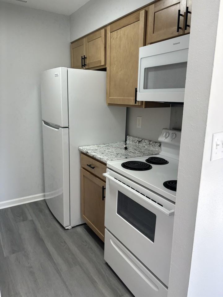 Medallion Apartments - Photo 4 of 33