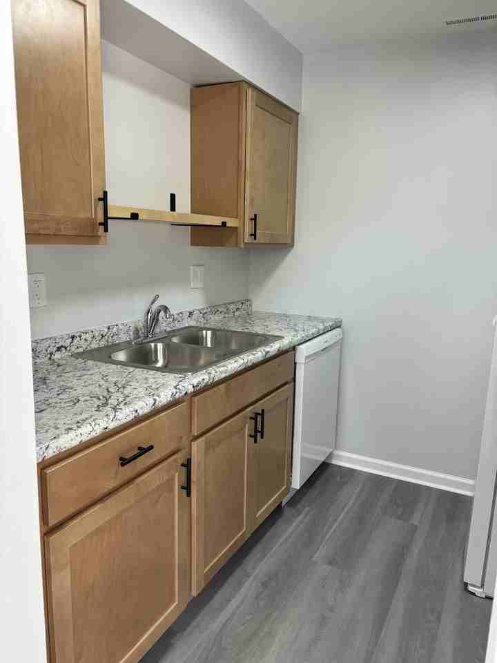 Medallion Apartments - Photo 5 of 33