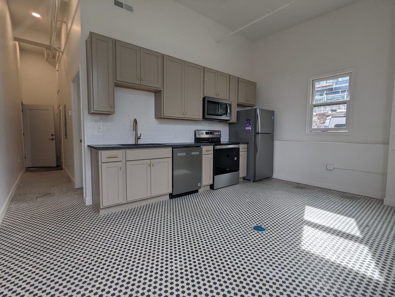 305 6th Street - Photo 3 of 12