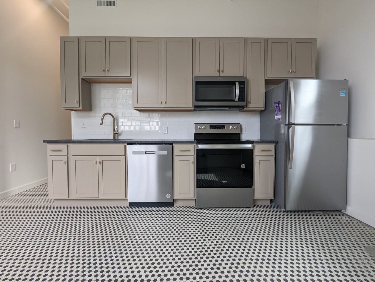 305 6th Street - Photo 4 of 12