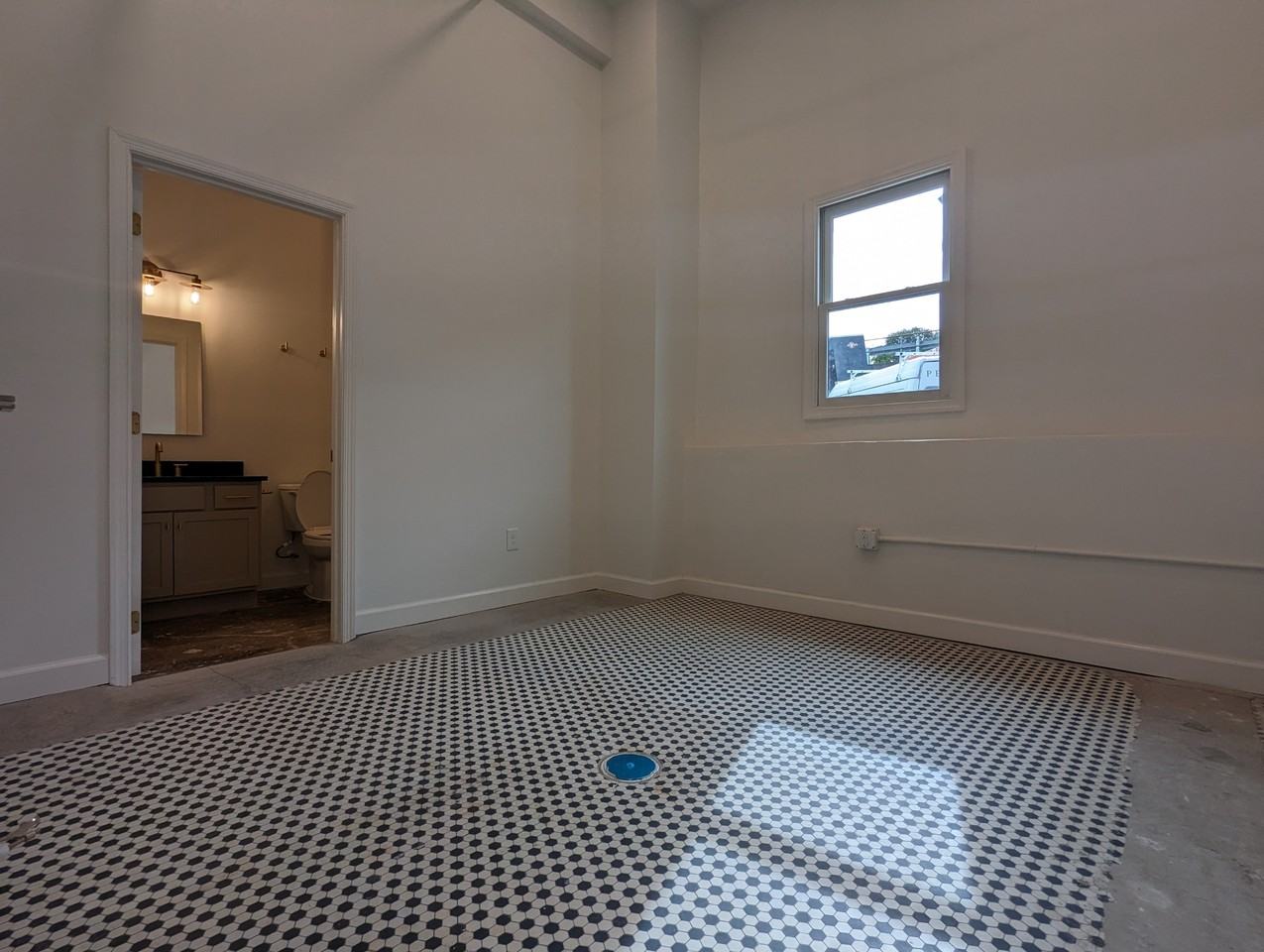 305 6th Street - Photo 6 of 12