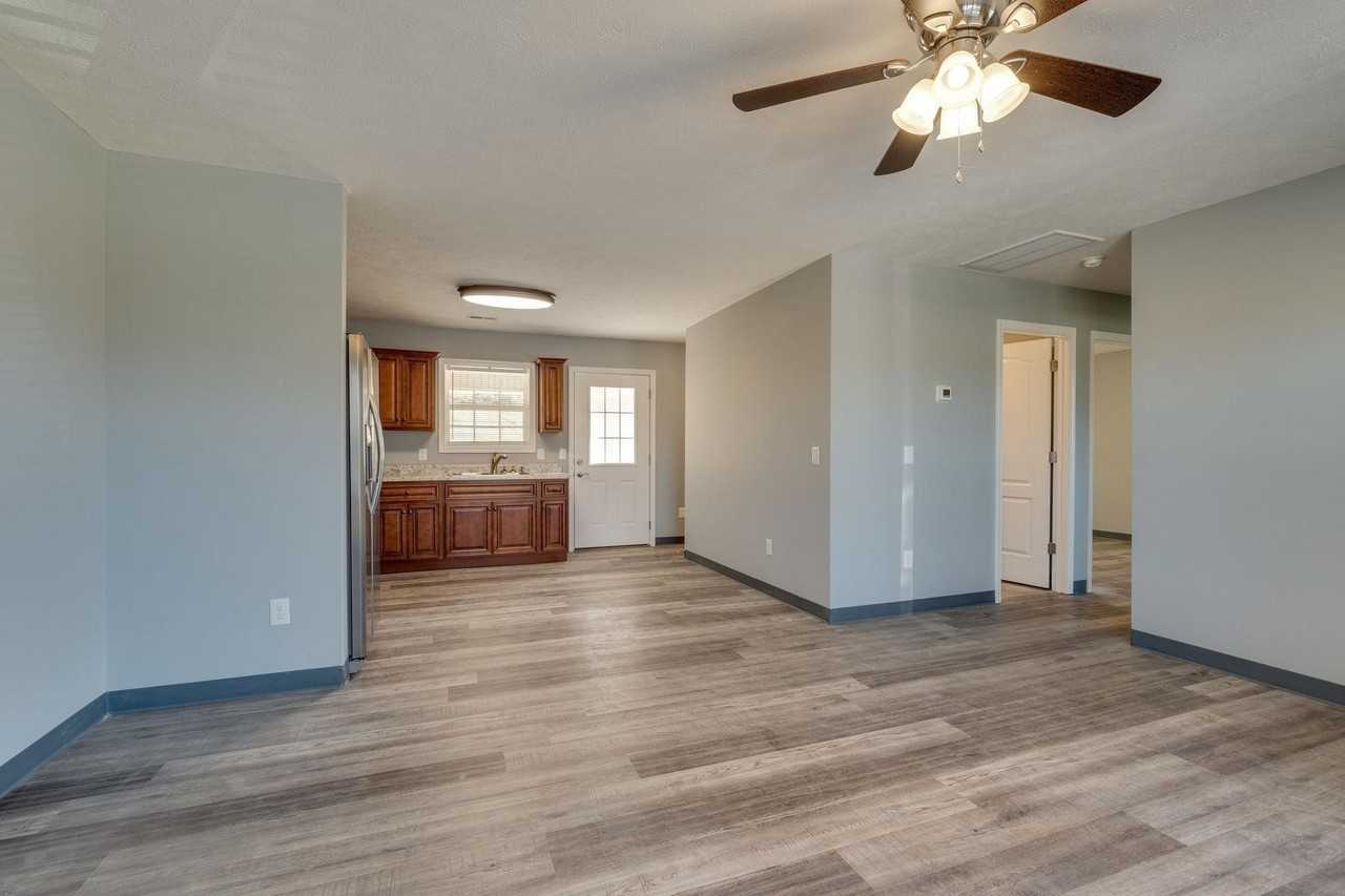 324 Blackman Blvd E - Photo 3 of 24