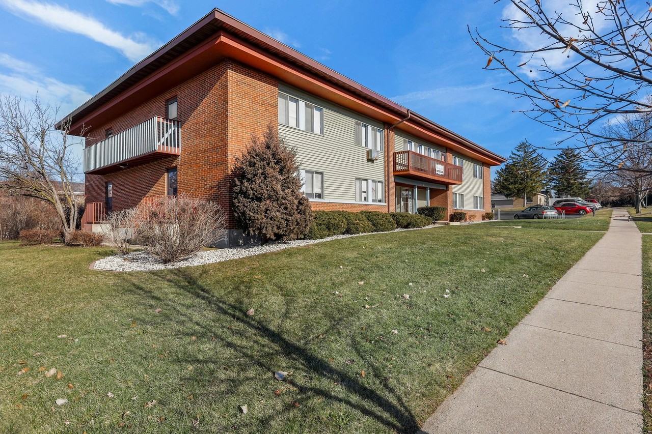 1161 W Carriage Dr #11 - Photo 4 of 18