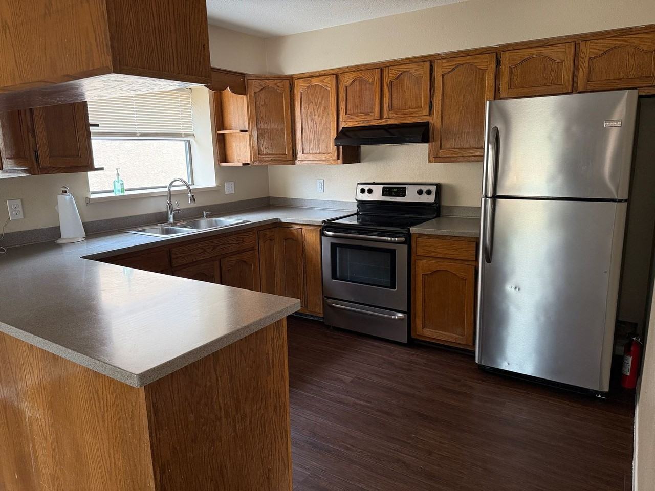 602 Mercury Ave - Photo 2 of 23