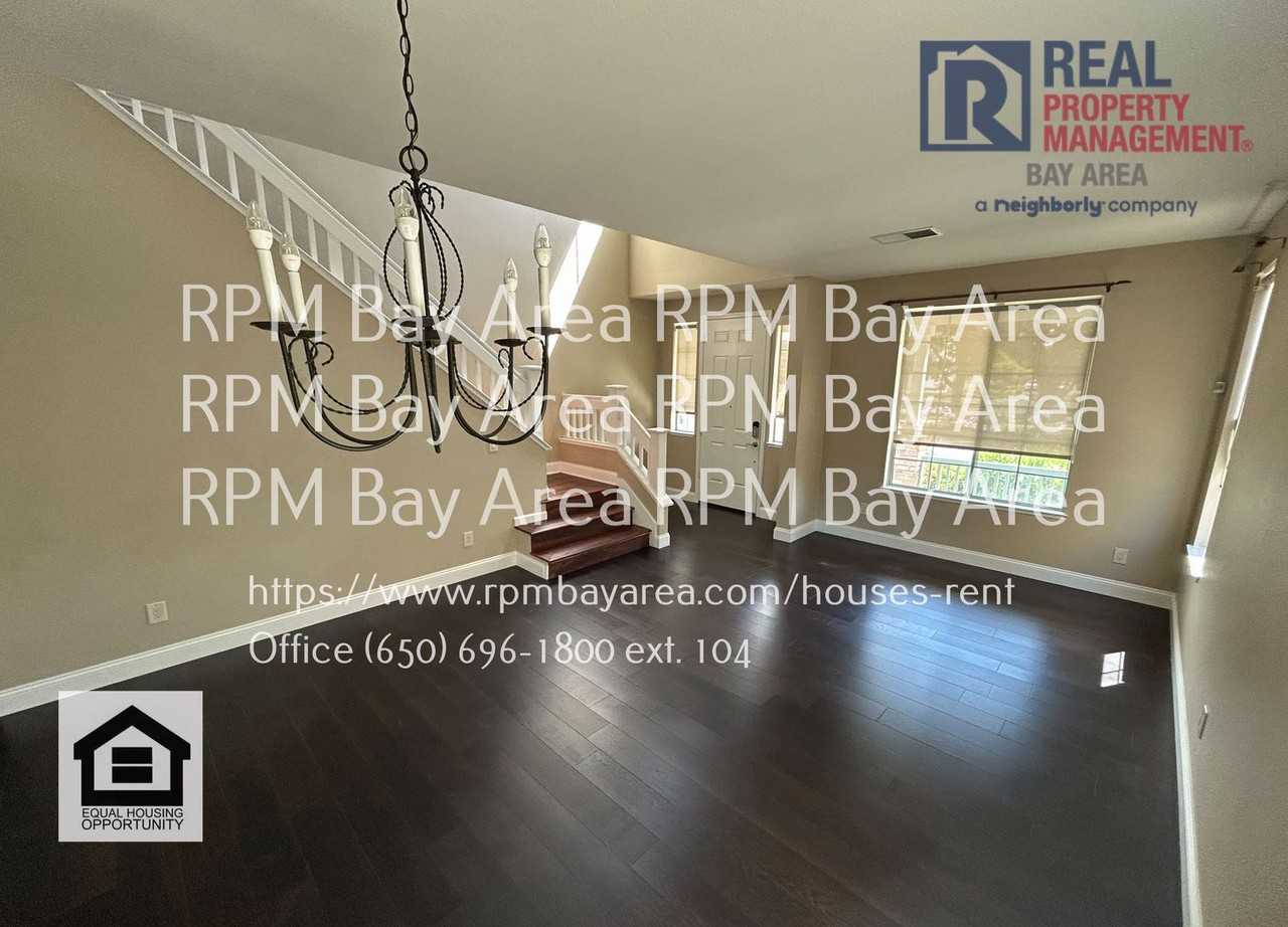 250 Biarritz Ct - Photo 3 of 31