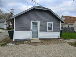 featured image of 1519B E Washington St
