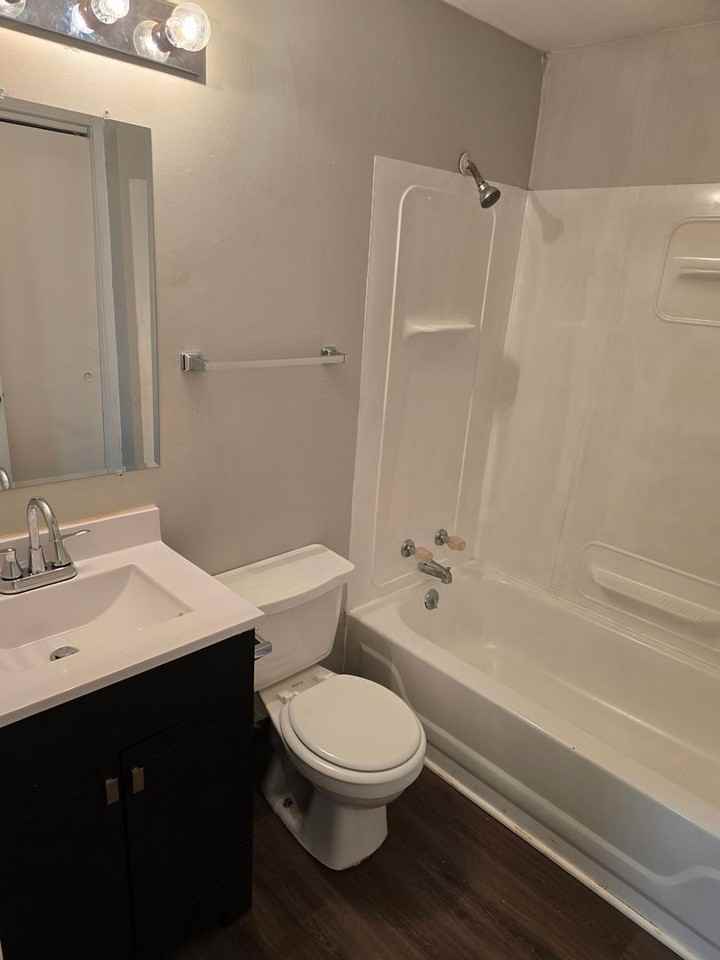 1519B E Washington St - Photo 3 of 5