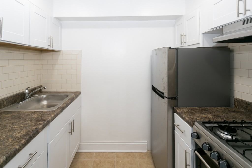 906 Montrose Drive #I - Photo 3 of 20