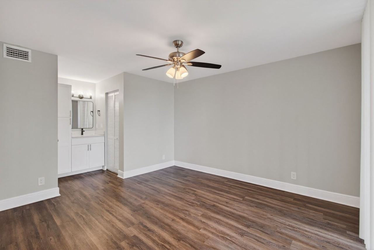 714 Executive Center Dr #13 - Photo 4 of 27