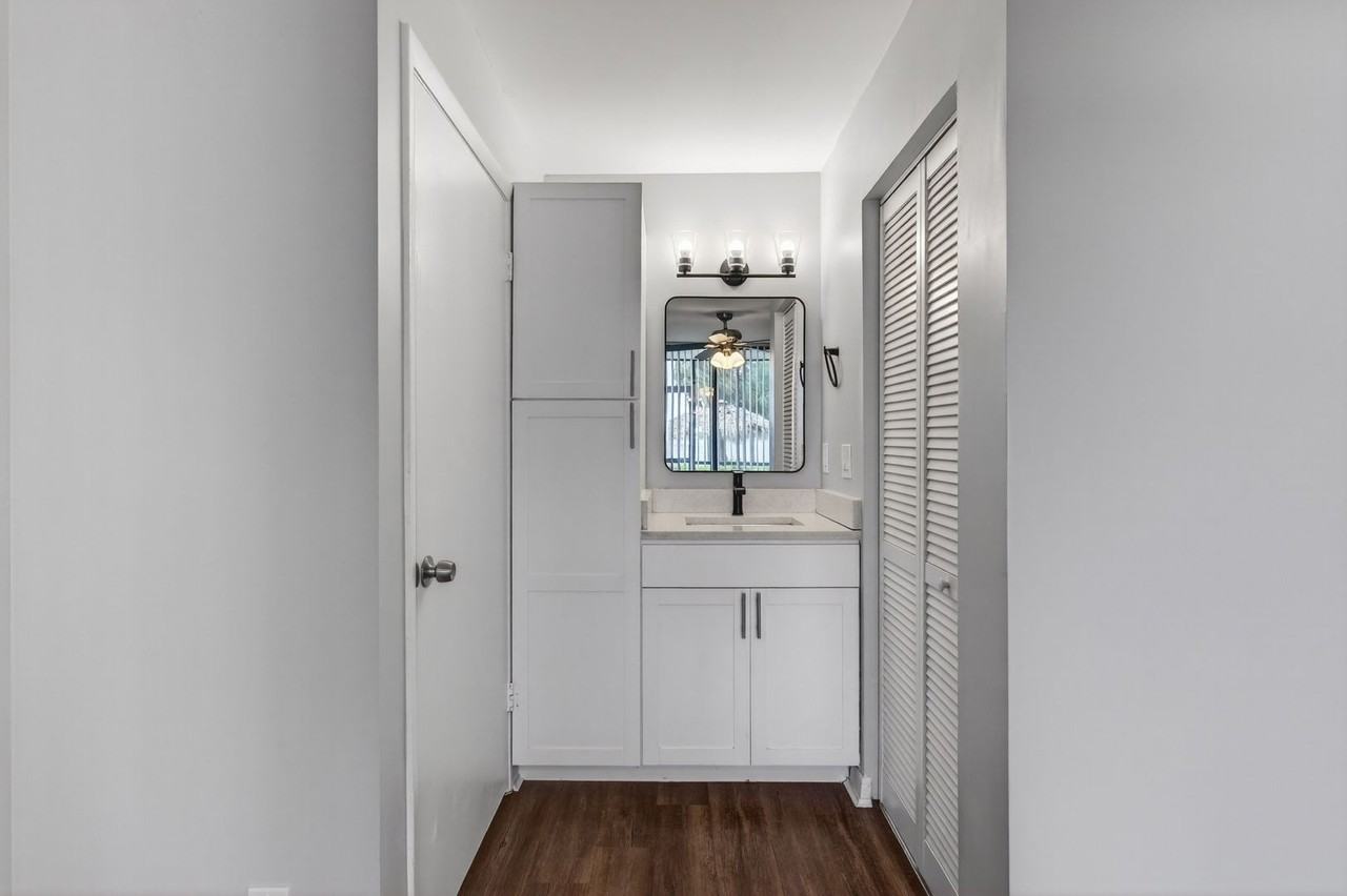 714 Executive Center Dr #13 - Photo 5 of 27