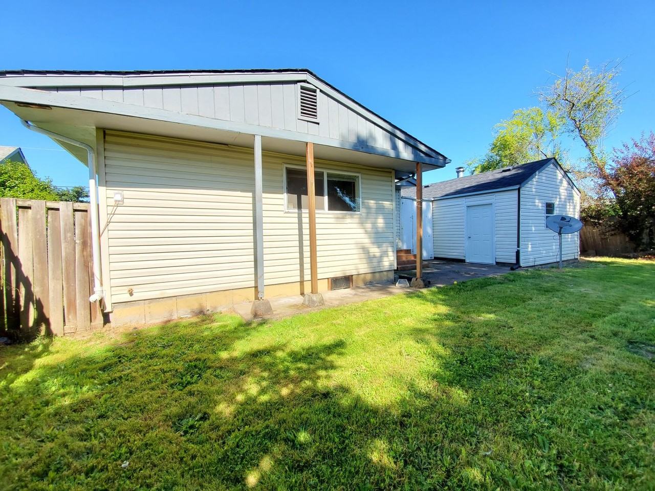 2005 Main St Se - Photo 3 of 24