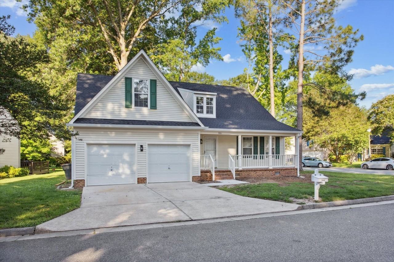 901 Prestwick Ln - Photo 2 of 26