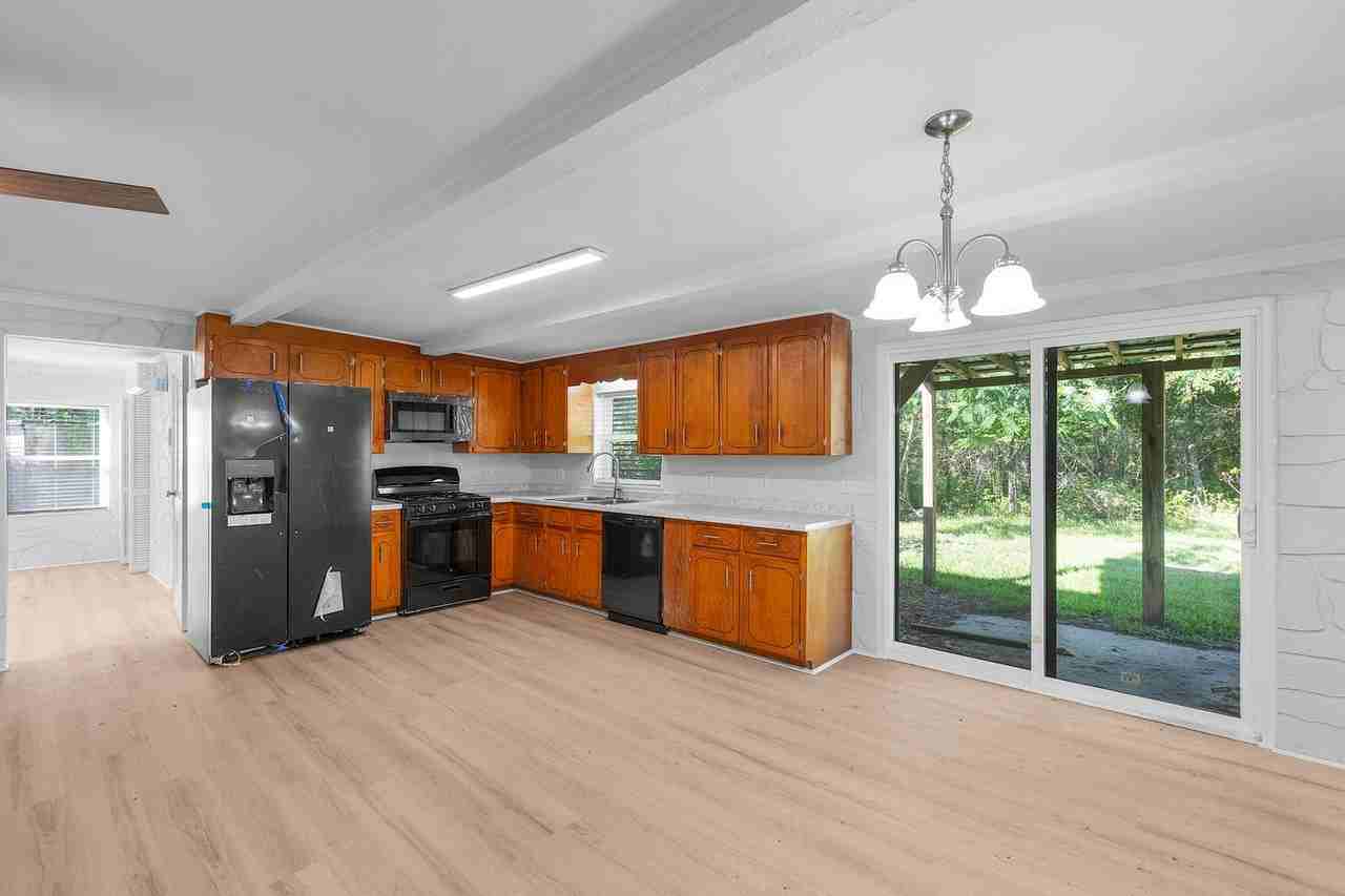 421 Buds Ln - Photo 7 of 20