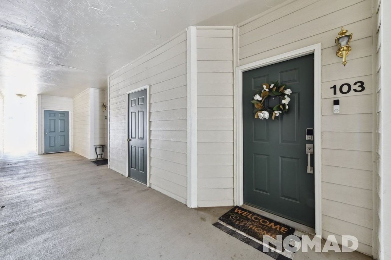 18919 E Warren Cir - Photo 3 of 24