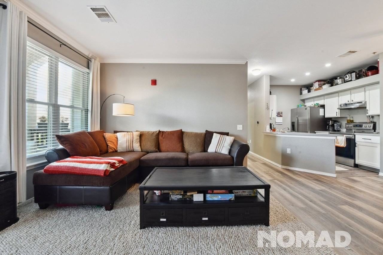 18919 E Warren Cir - Photo 4 of 24