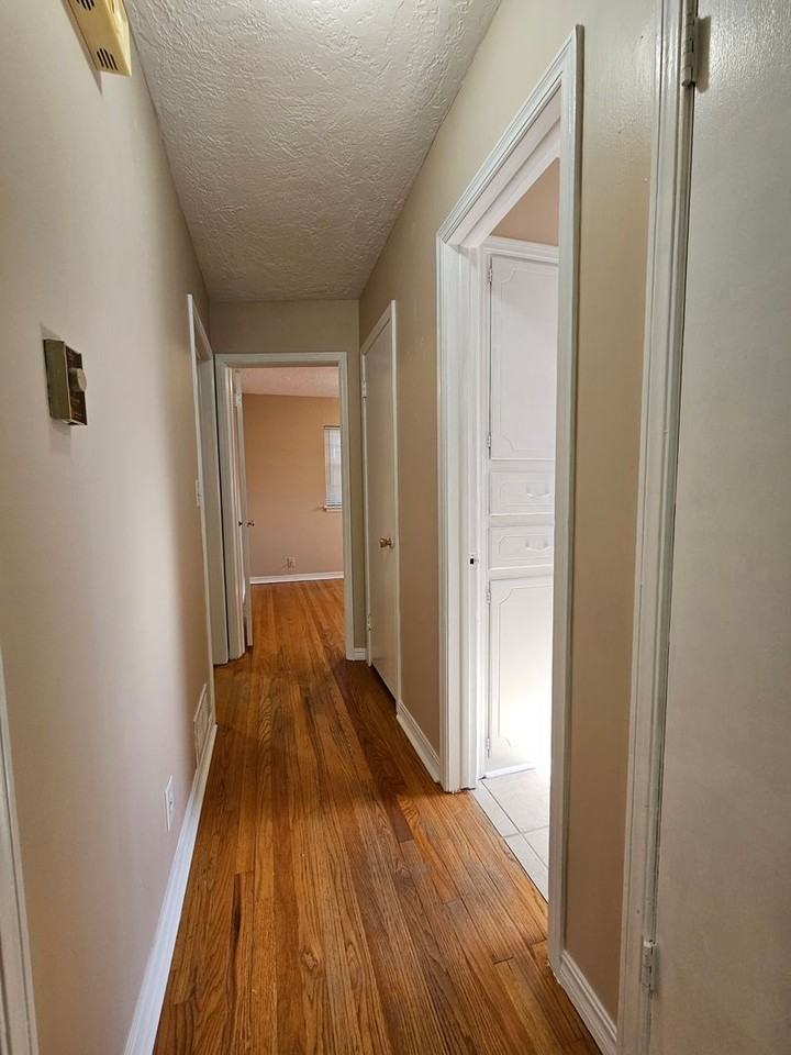 917 W Symmes St - Photo 7 of 17
