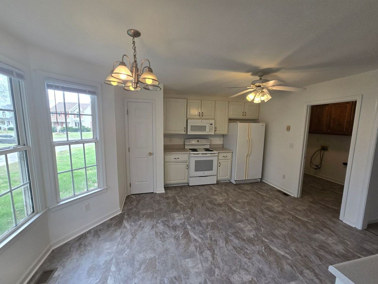 312 Shade Tree Dr - Photo 2 of 10