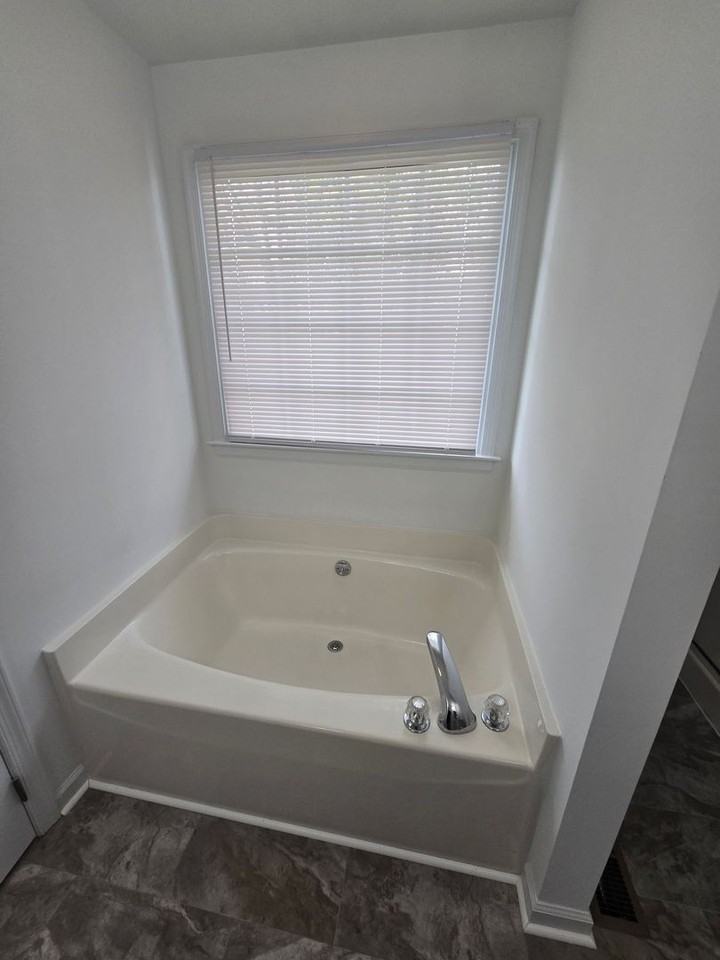 312 Shade Tree Dr - Photo 3 of 10