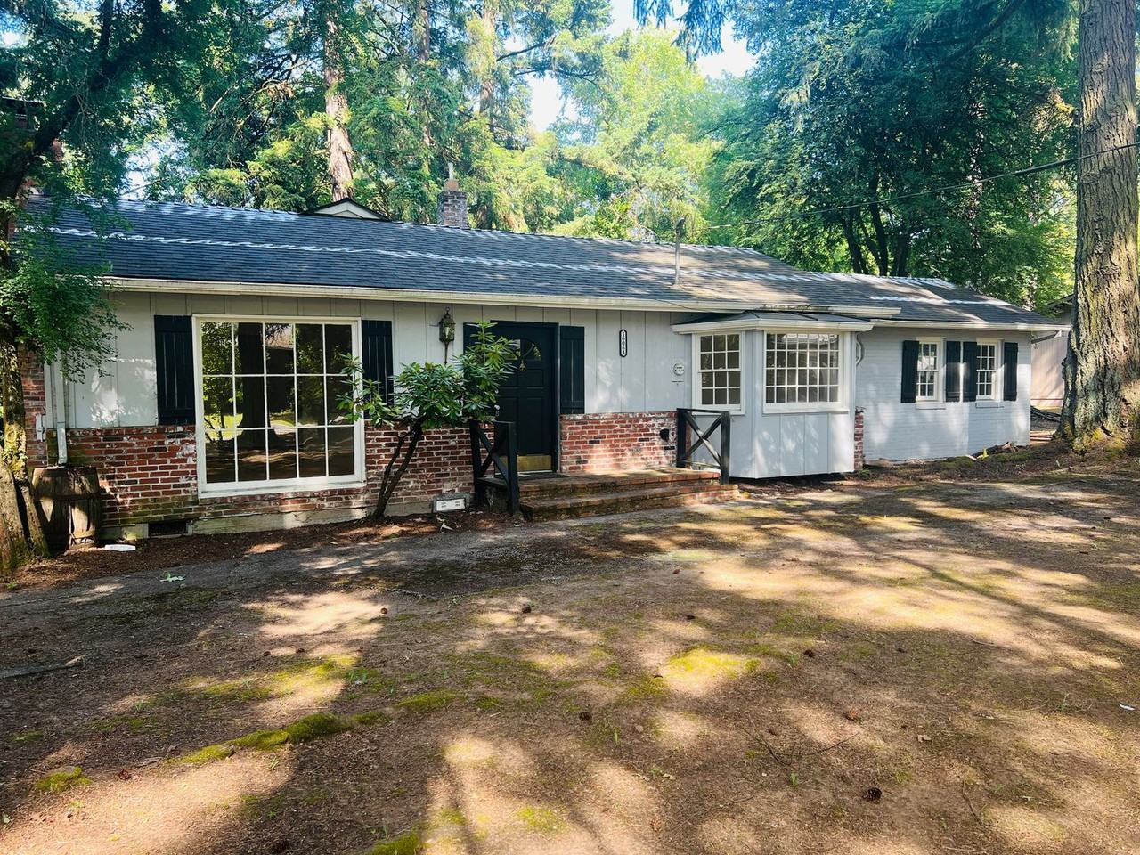 16064 Lake Forest Blvd - Photo 3 of 35