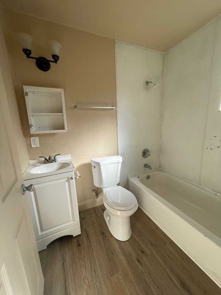 3620 Willow St #C - Photo 4 of 8